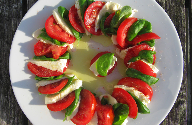 100 berühmte Vegetarier aus 6 Jahrtausenden - Foto: Insalata Caprese (Christof Herrmann, 2011) width=