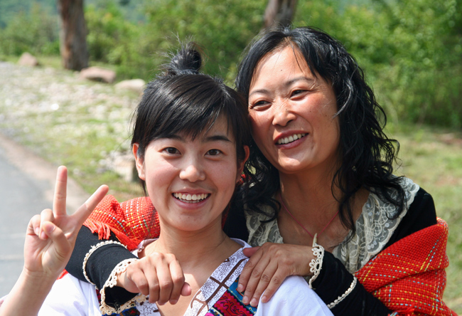 Zwei glückliche Chinesinnen (Foto: Christof Herrmann, 2007)