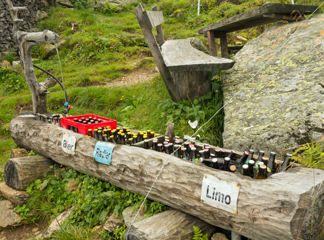 Wer bis hierher gekommen ist, hat sich eine Einkehr in der Alpenbar verdient. (Foto: Christof Herrmann, 2014) Wer bis hierher gekommen ist, hat sich eine Einkehr in der Alpenbar verdient.