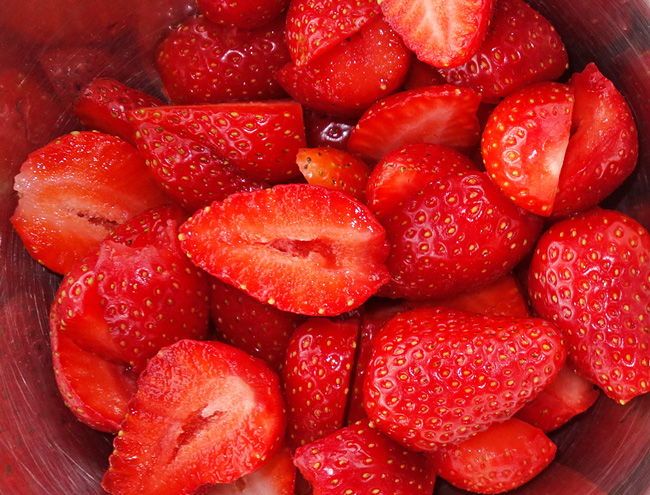 10 einfache und köstliche Arten, Erdbeeren zu essen