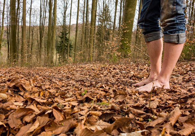 12 Wandervorschläge für Wandermuffel - Foto: Barfußgehen in der Hersbrucker Schweiz. (Christof Herrmann, 2016)