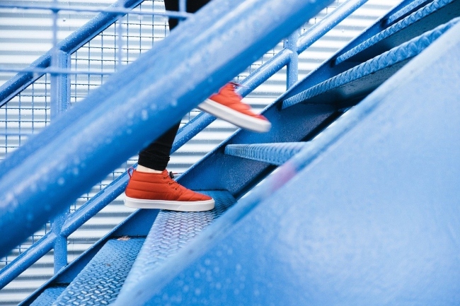 Treppensteigen ist die wohl minimalistischste und effektivste Fitnessübung im Alltag - Foto von Free-Photos auf Pixabay