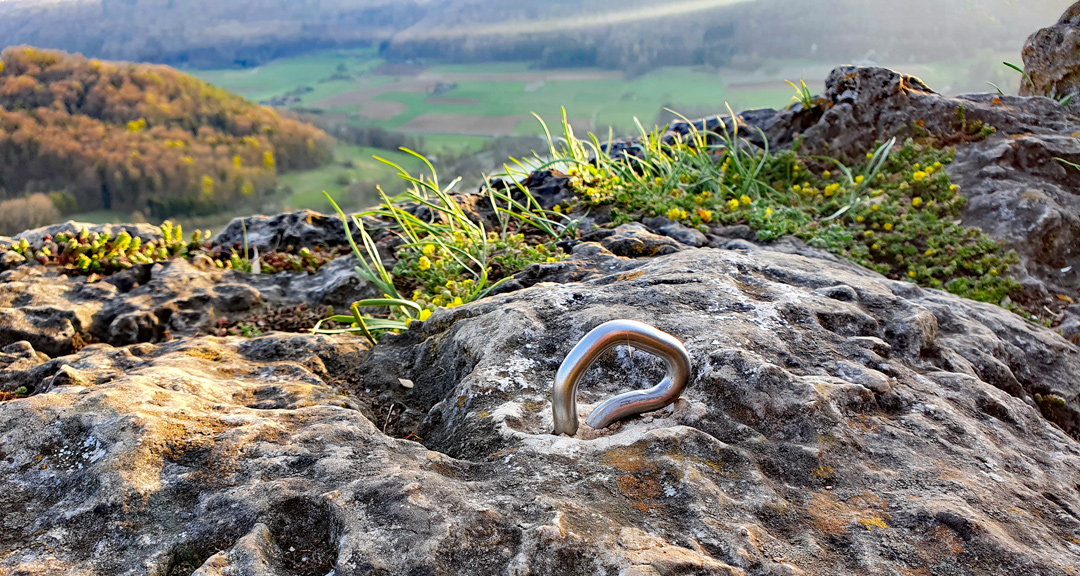 An den Felswänden wird auch geklettert. (Foto: Christof Herrmann, 2022)