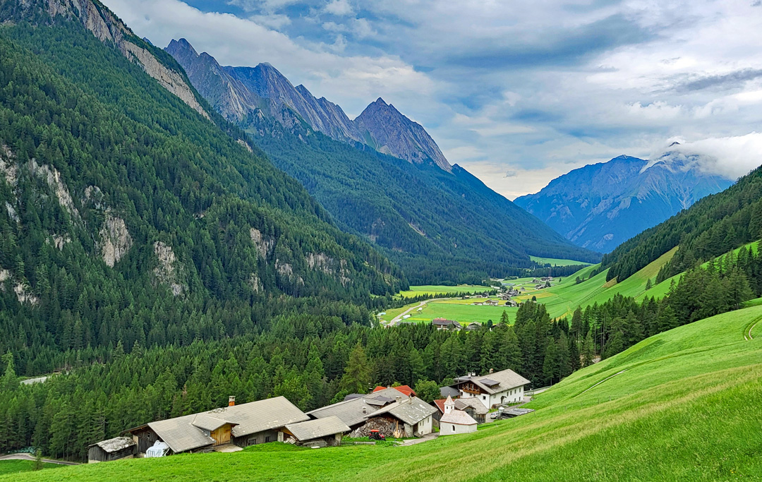 Zu Fuß von Franken nach Südtirol - Das Bergdorf Stein und das Pfitscher Tal in Südtirol. (Foto: Christof Herrmann, 2022)