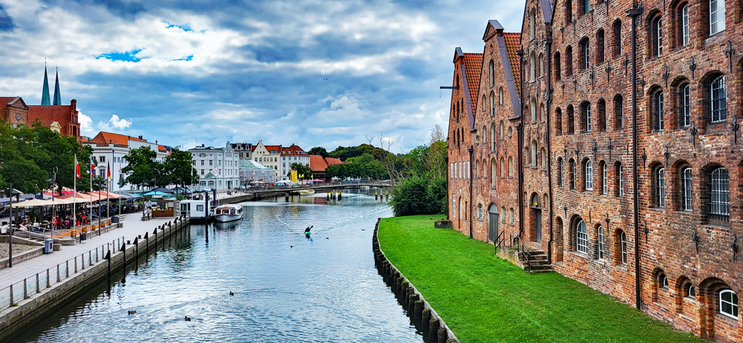 Die Salzspeicher an der Trave wurden zwischen 1579 und 1745 errichtet. (Foto: Christof Herrmann, 2022) 