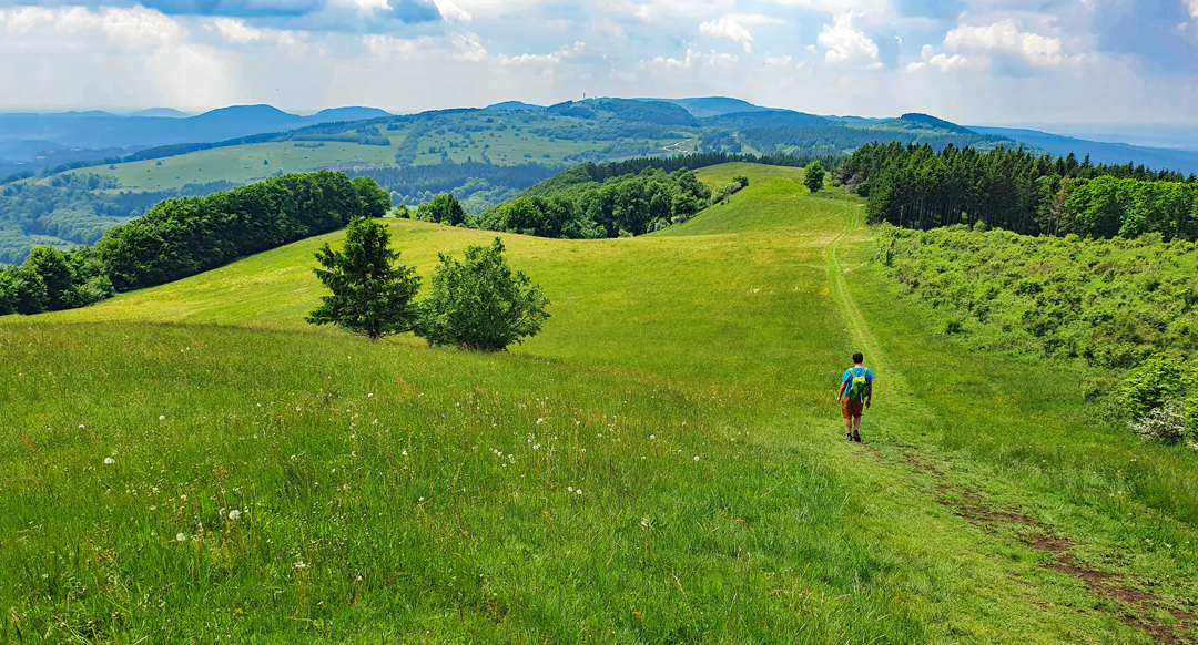 In der Rhön, dem Land der offenen Fernen. (Foto: Christof Herrmann, 2021)