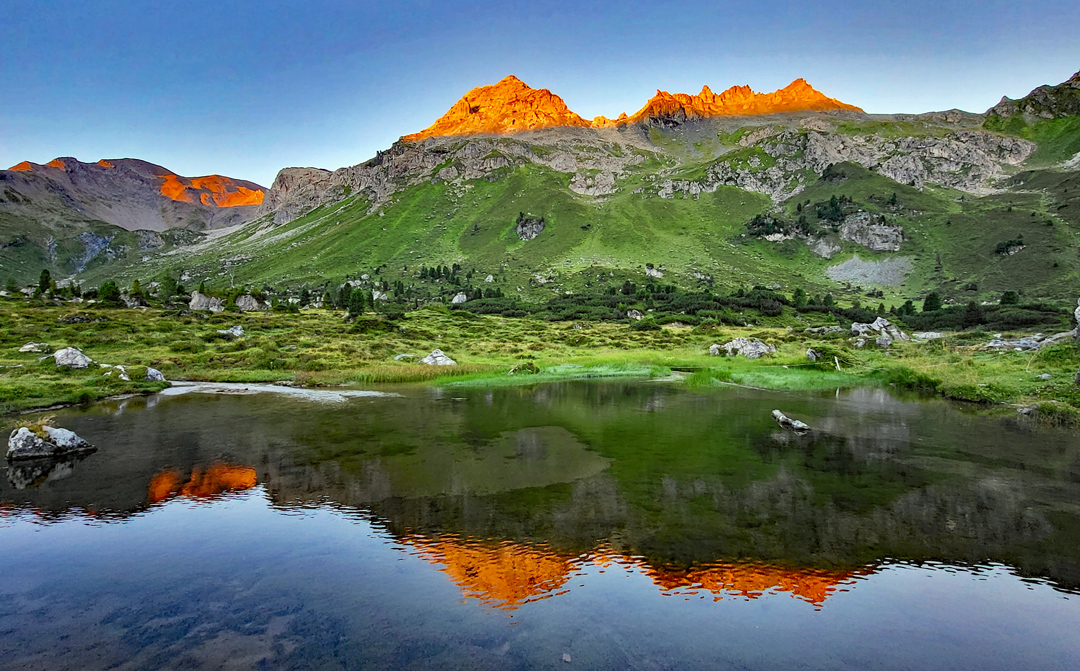 Sonnenaufgang an der Lizumer Hütte in den Tuxer Alpen. (Foto: Christof Herrmann, 2022)