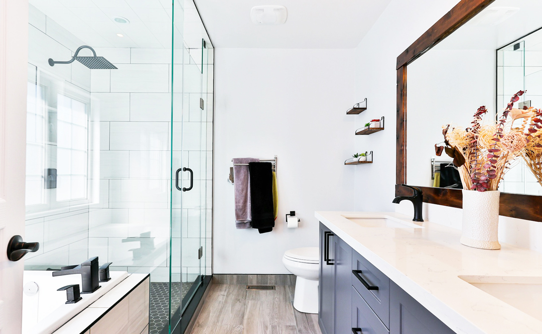 Dein minimalistisches Badezimmer - 7 Schritte für mehr Ordnung und Erholung in der Nasszelle (Foto: Lotus Design N Print von Unsplash) Dein minimalistisches Badezimmer - 7 Schritte für mehr Ordnung und Erholung in der Nasszelle (Foto: Lotus Design N Print von Unsplash)