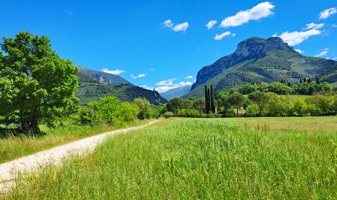 25 gute Gründe, mehr zu wandern - Foto: Auf dem Franziskusweg in Italien zwischen Arrone und Marmore (Christof Herrmann, 2024) 25 gute Gründe, mehr zu wandern - Foto: Auf dem Franziskusweg in Italien zwischen Arrone und Marmore (Christof Herrmann, 2024)